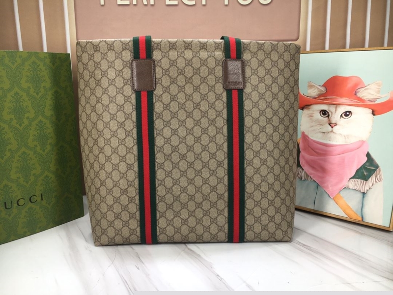 G*u*i shopping bags